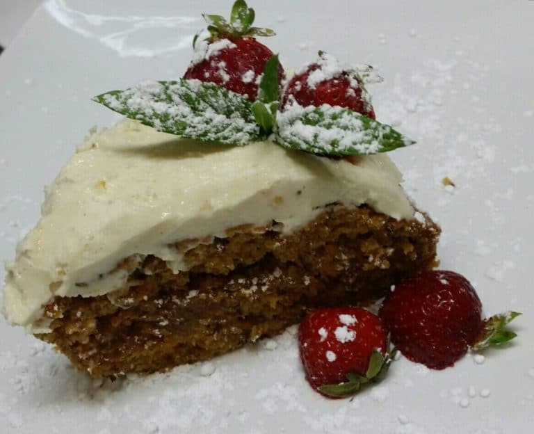 Möhrenkuchen mit Frischkäsetopping