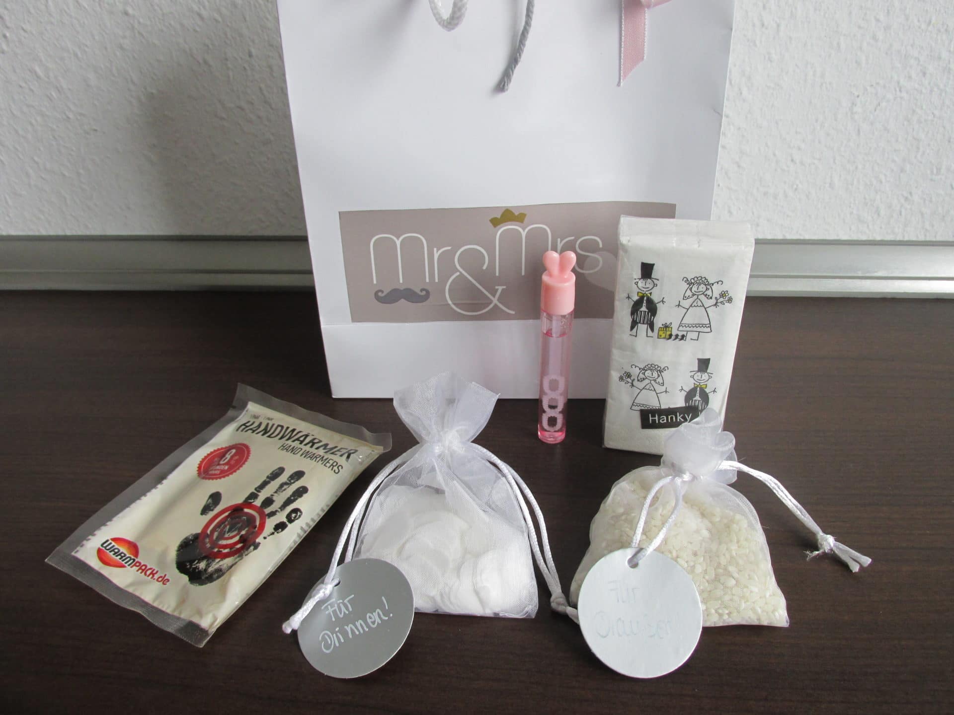 Der Inhalt der MercedesBenz Fashion Week Goodie Bag im Januar 2012  Josie  Loves