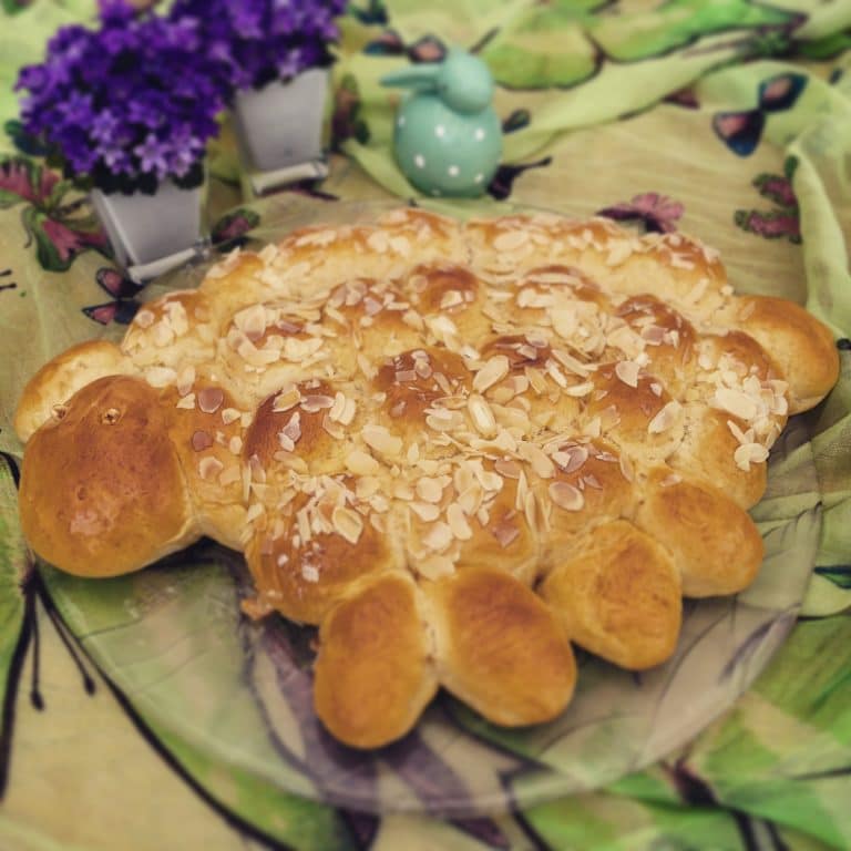 Osterlämmchen aus süßem Hefeteig!