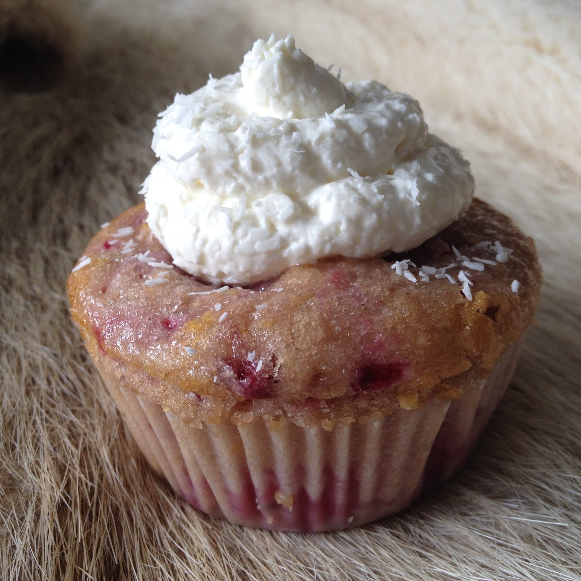 Himbeer Buttermilch Muffins mit einem Mascarpone Kokos Topping ...