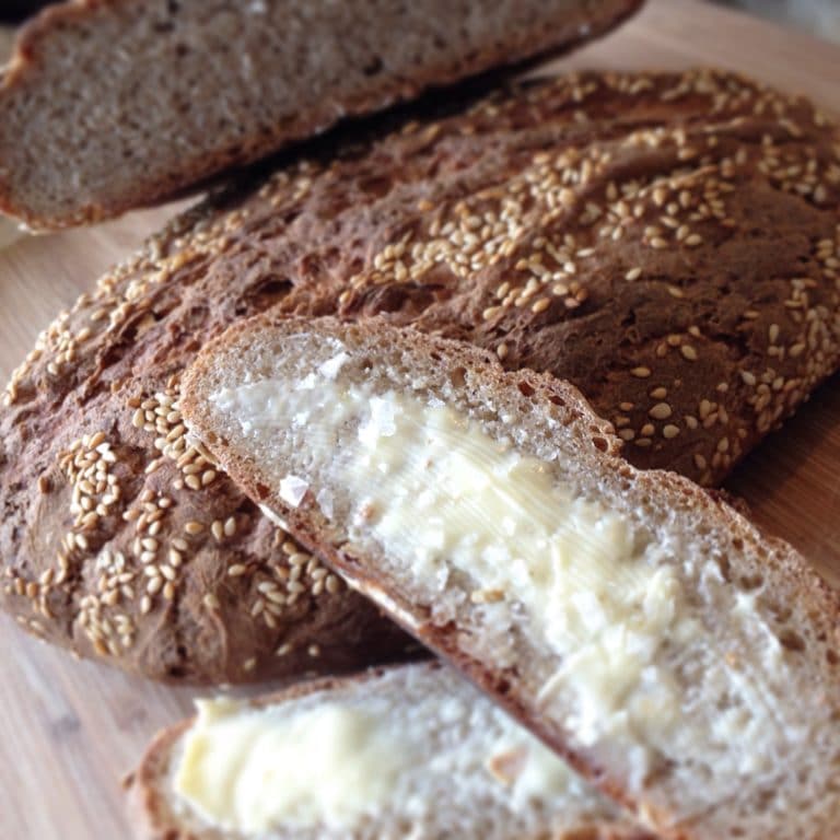 Selbstgebackenes Haferflockenbrot