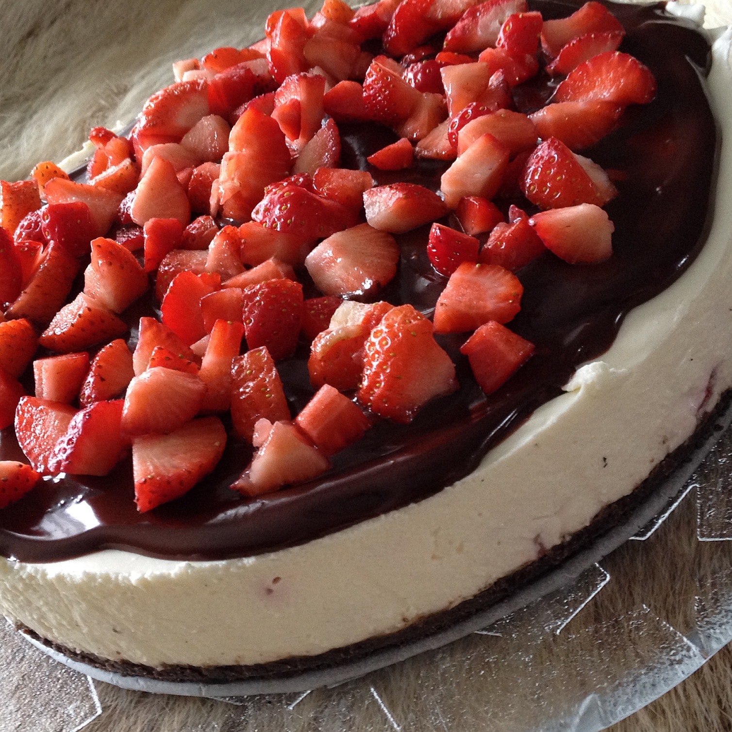 Erdbeer Cheesecake mit Schokoschock - Lovelyliciousme