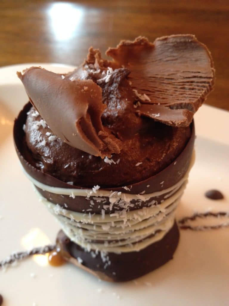 La Mousse au chocolat avec caramel et macadamia de Christophe Michalak