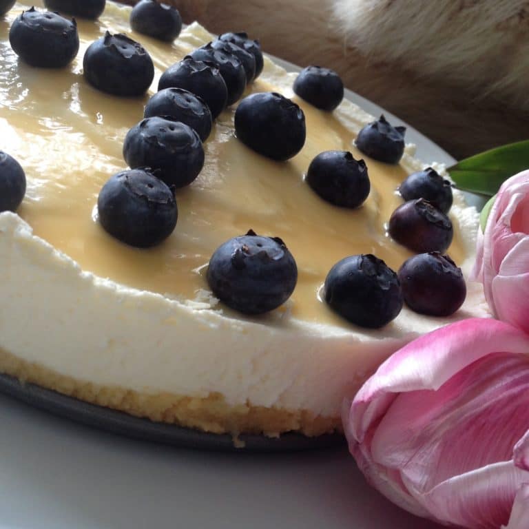 Mini Philadelphiatorte mit Eierlikörspiegel und Blaubeeren