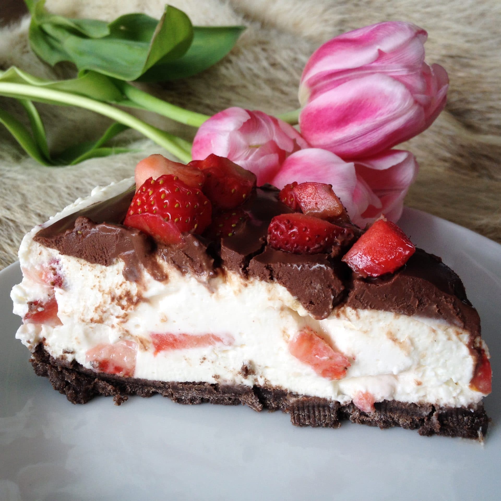 Erdbeer Cheesecake mit Schokoschock - Lovelyliciousme