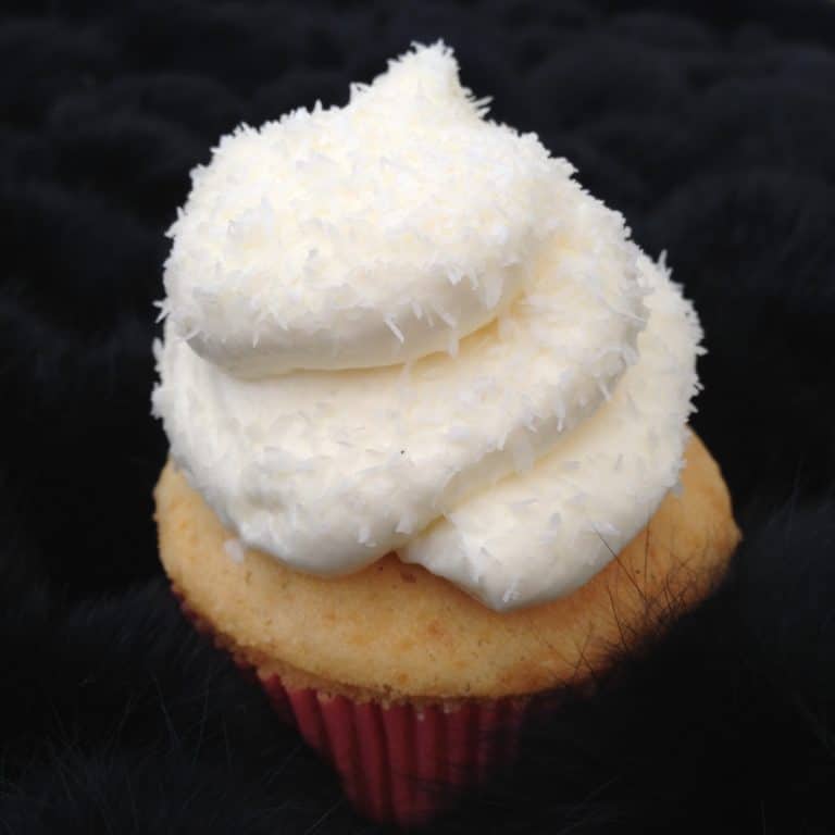 Vanille Cupcakes mit Marshmallow Füllung