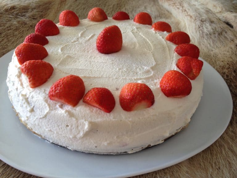 Limetten – Joghurt Torte mit Erdbeeren