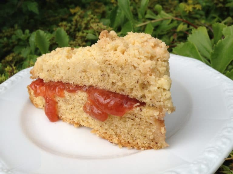 Erdbeer Rhabarber Streuselkuchen