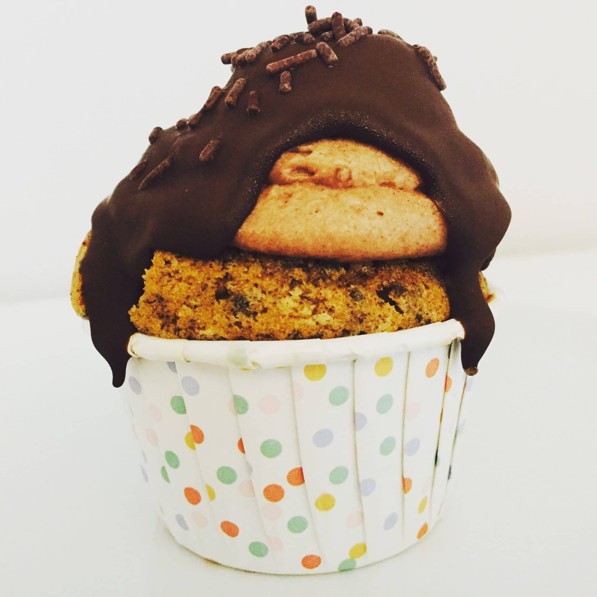 Oreo Cupcakes mit Nougat Topping und Schokoguss - Lovelyliciousme