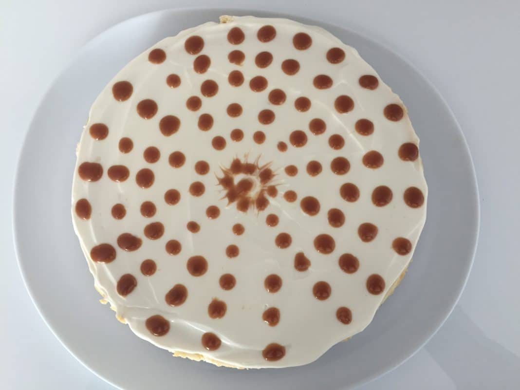 Karamell Apfel Cheesecake Karamell Apfel Cheesecake ist ein Kuchen, der wunderbar in die kalte Jahreszeit passt. er besticht durch wunderbare Aromen und Zutaten.