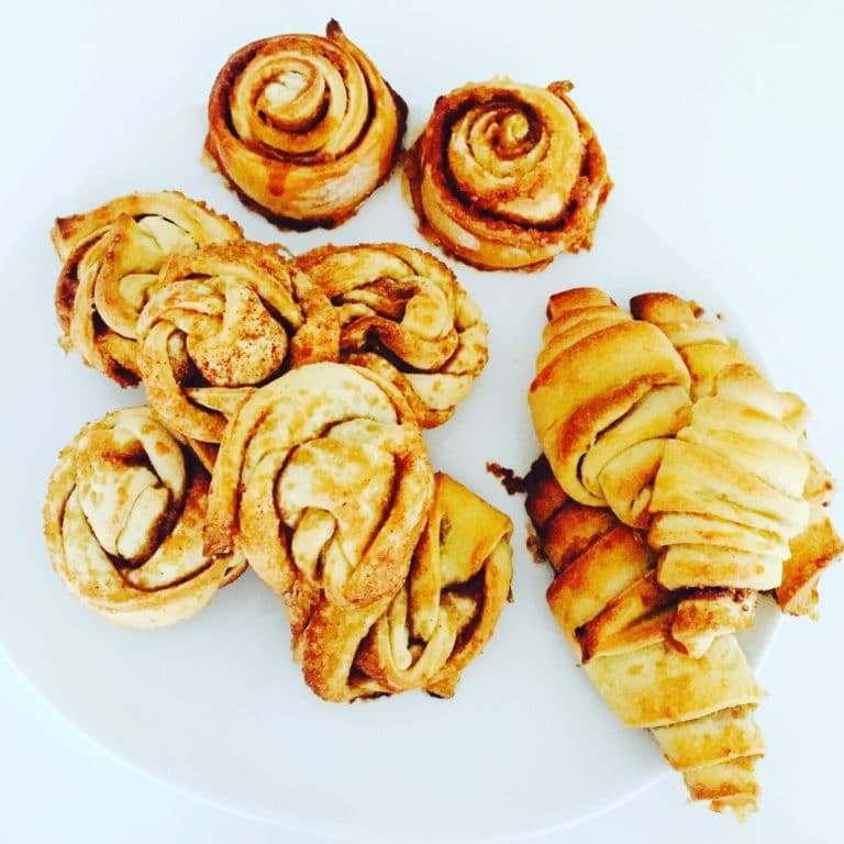 Hefe Zimtschnecken & Zimtknoten