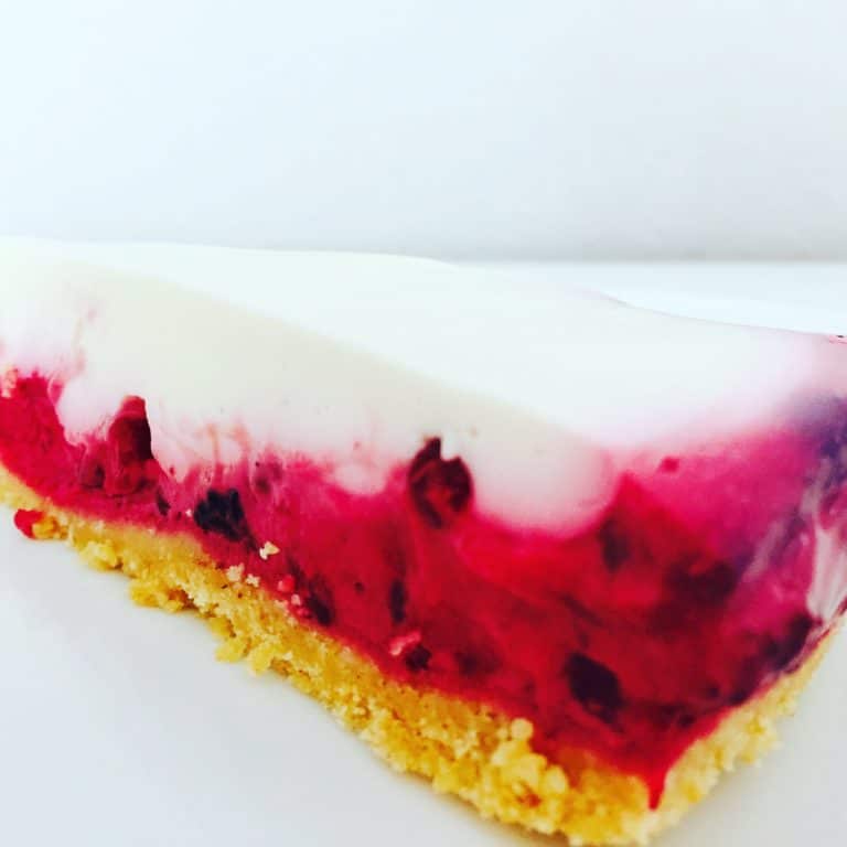 Philadelphia Torte mit selbstgemachter roter Grütze