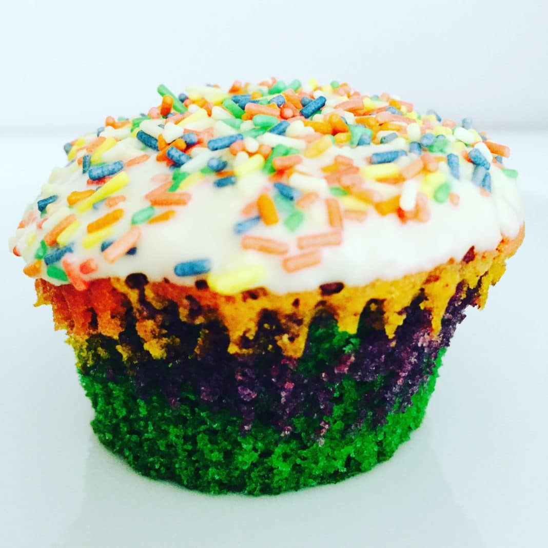 Regenbogen Muffins - Lovelyliciousme