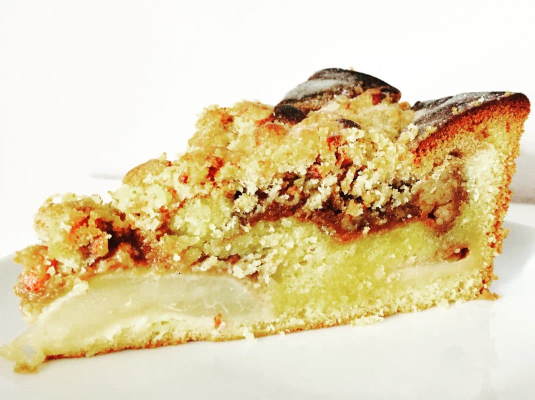 Weihnachtlicher Marmorkuchen Weihnachtlicher Marmorkuchen verbindet den klassischen Marmorkuchen mit weihnachtlichen Zutaten und Äpfeln. Wunderbar für die Feststage geeignet.