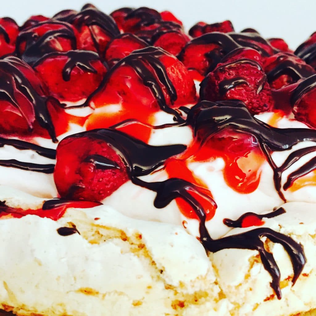 Pavlova mit Erdbeeren - Lovelyliciousme