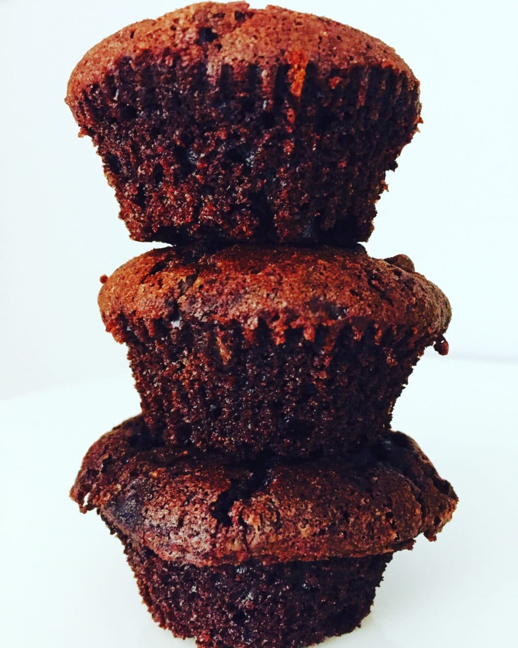 Schokoladenmuffins mit Schokodrops Schokoladenmuffins mit Schokodrops, ist die volle Schokoladendröhnung und zugleich wunderbar saftig und fluffig von drinnen.