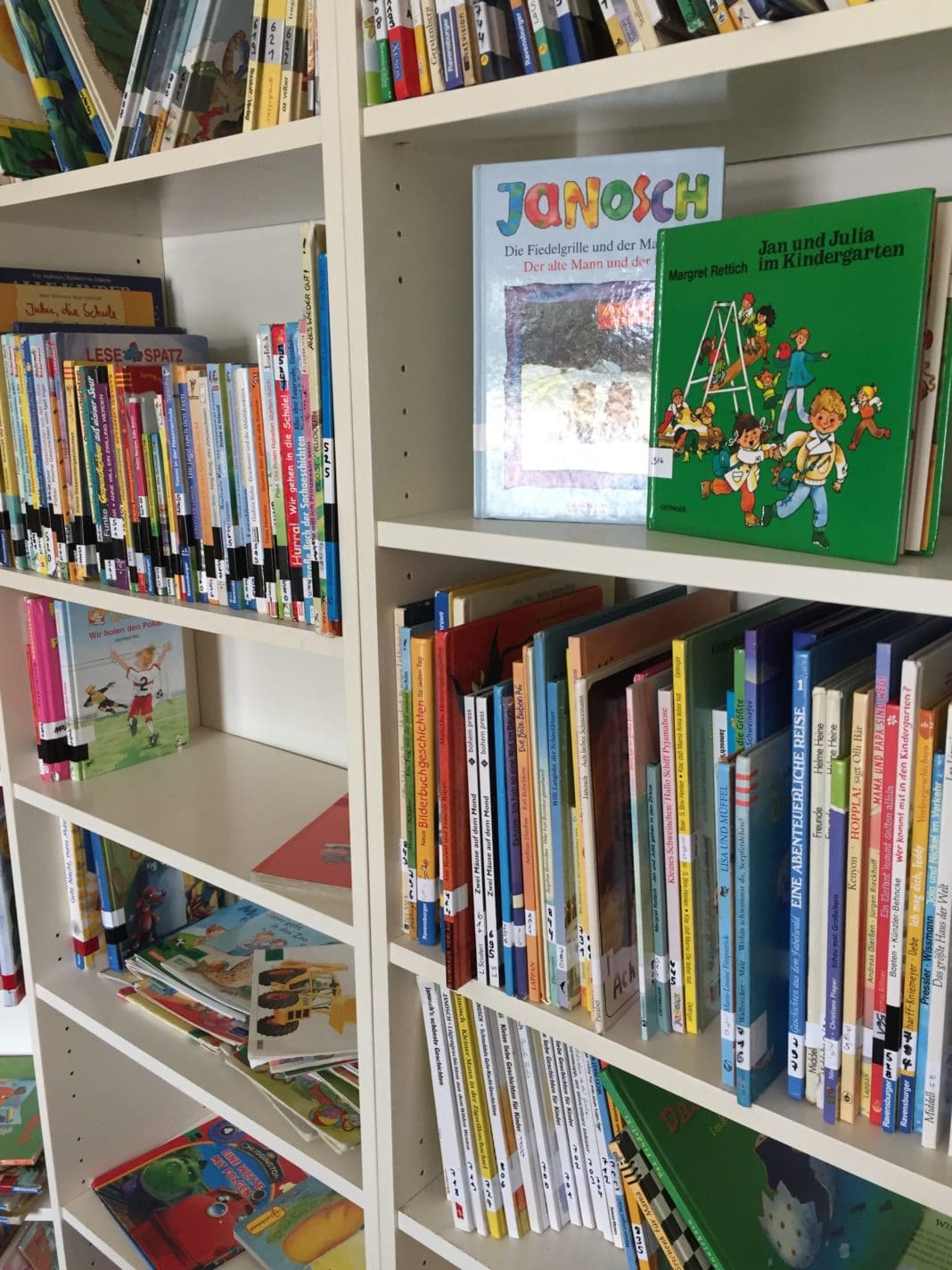 Das greifbare Buch Das greifbare Buch für alle Kinder zugänglich zu machen. In Form von Bibliotheken!