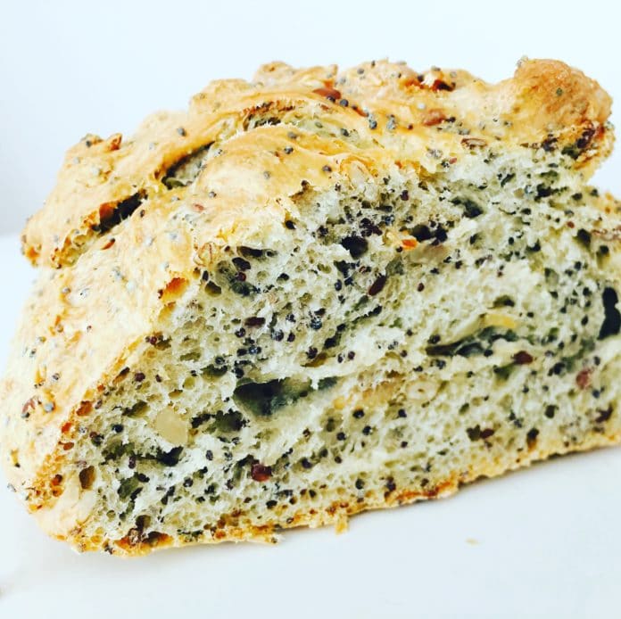 Dinkelbrot Dinkelbrot selbstgemacht, ist die wunderbare Alternative zum Bäckerladen um die Ecke. Mit einer fast Gelinggarantie!