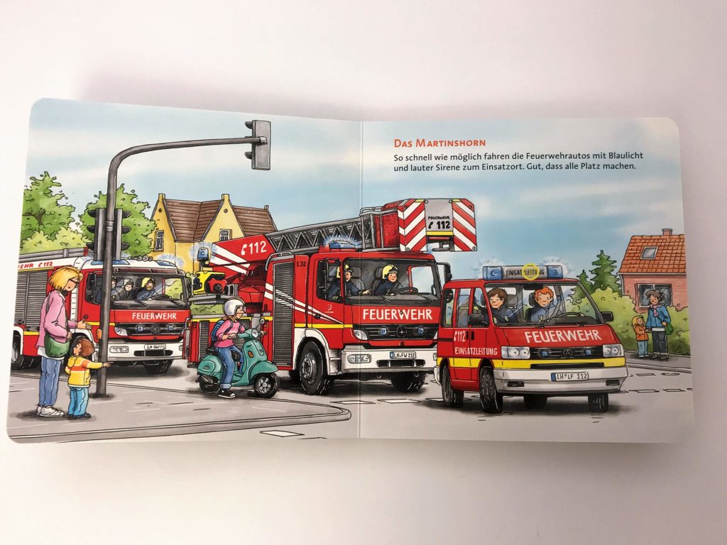 Die Feuerwehr ist ein wunderbares Kinderbuch, da es das Kind mit tollen Sounds bespasst und gleichzeitig zur Selbstständigkeit anregt!