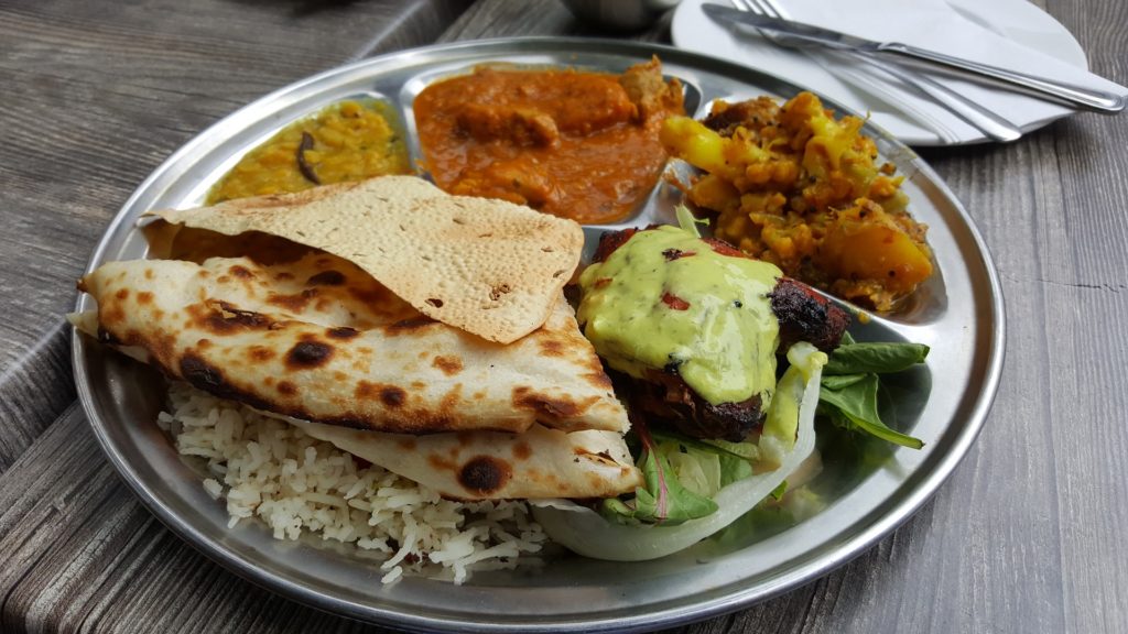 Indien und sein Essen, ist genauso bunt wie seine Farben und die Gewürze, die dieses Land prägen. Eine Reise ins Land des Genusses!