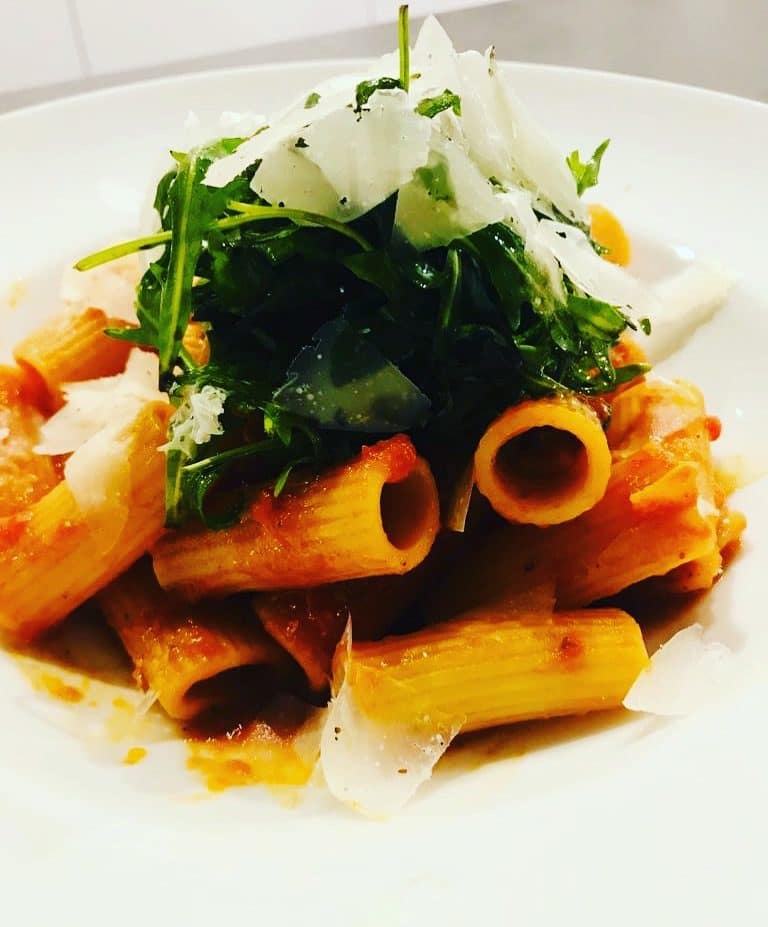 Nudeln mit Tomatensoße